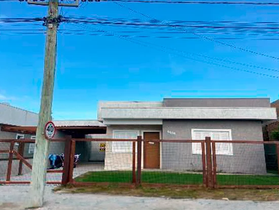 Casa em Capão da Canoa, RS — foto 2 de 3