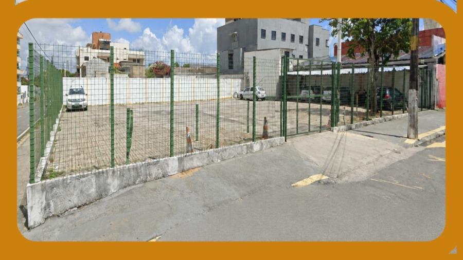 Terreno na Rua Praia de Camurupim, 8979, Esquina com A Rua Praia de Itapuã, Ponta Negra, Natal/Rn. Designado por Lote Nº 13, Quadra 136, Medindo 480,00m² de Superficie, Onde Está Situado O Estacionamento de Um Restaurante.__