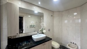 Apartamento Condomínio, Residencial, 3 dormitório(s), 2 vaga(s) de garagem