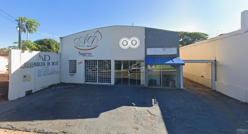 Um terreno urbano, com área de 750 m², centro em sagres/sp
