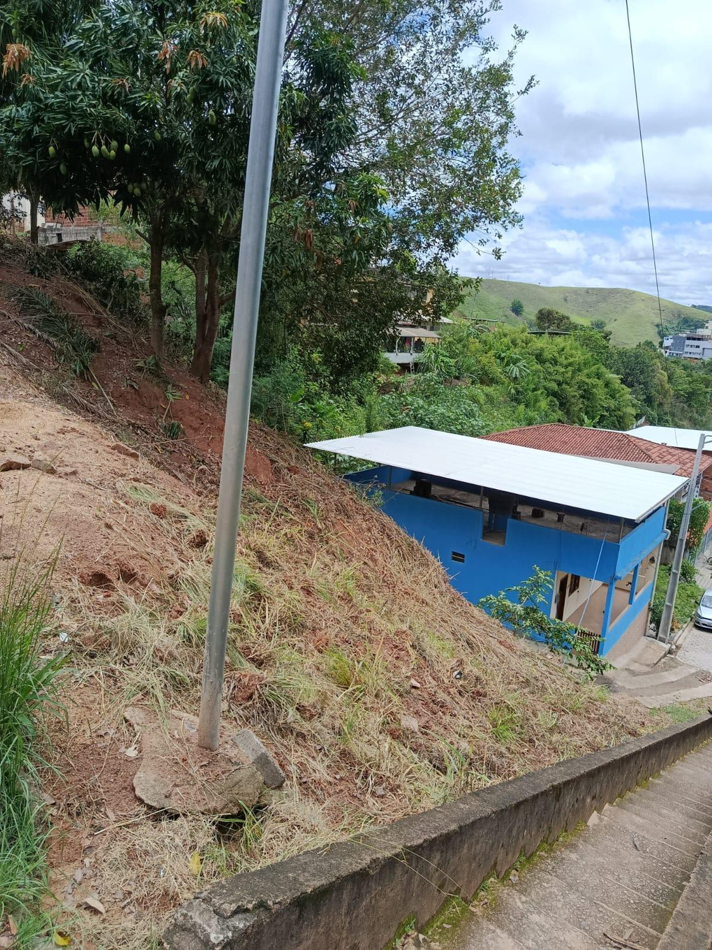 IMÓVEL URBANO COM ÁREA TOTAL DE 243,57 m² EM MIRADOURO-MG